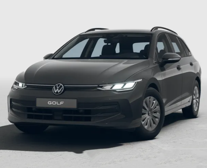 Ein grauer VW Golf steht frei vor einem weißen Hintergrund