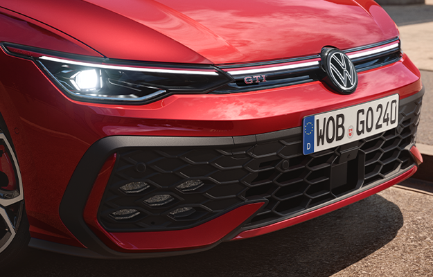 Ein roter Golf GTI Nahaufnahme